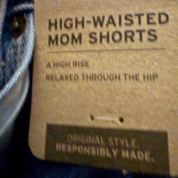 LEVI’S HIGH WAISTED MOM DENIM JEAN SHORTS MED WASH WOMENS 26W NEW WITH TAGS - Picture 9 of 9